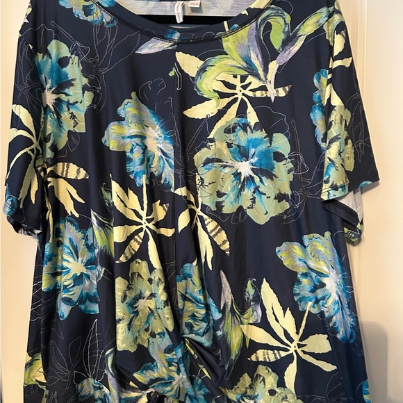 Cato Tops - Floral Print Cato live well active wear 26w 28w (4x) short sleeve workout shirt